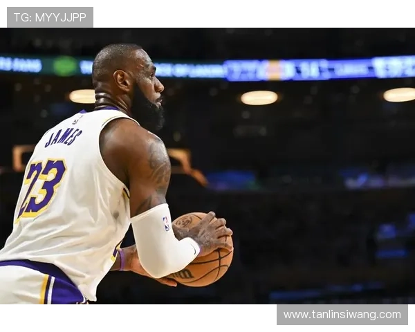 三球半场表现惨淡仅得5分正负值低至21引发热议